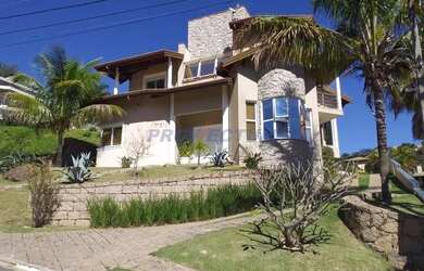 Imagem: A casa em condomínio possui 4 Dormitórios, 5 Banheiros, 5