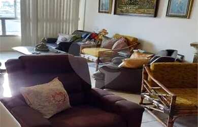 Imagem: O apartamento possui 4 Dormitórios, 2 Banheiros, 1 Vaga na