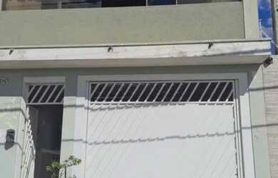 Imagem: A casa possui 3 Dormitórios, 4 Banheiros, 2 Vagas na garagem