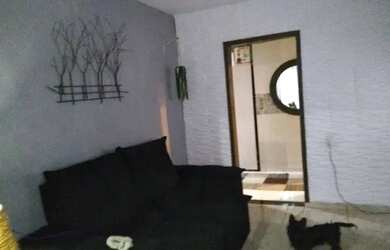 Imagem: A casa possui 2 Dormitórios e 2 Banheiros e está localizado