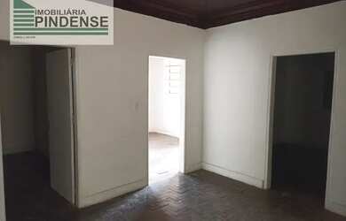 Imagem: A casa possui 3 Dormitórios, 1 Banheiro, 4 Vagas na garagem