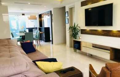 Imagem: A casa possui 2 Dormitórios, 2 Banheiros, 2 Vagas na garagem