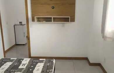 Imagem: O apartamento possui 1 Dormitório, 1 Banheiro, 1 Vaga na garagem