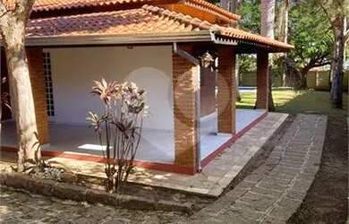 Imagem: A casa em condomínio possui 3 Dormitórios, 2 Banheiros, 3