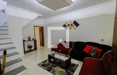 Imagem: A casa possui 3 Dormitórios, 3 Banheiros, 2 Vagas na garagem