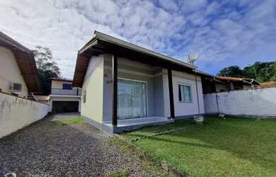 Imagem: A casa possui 5 Dormitórios, 2 Banheiros, 1 Vaga na garagem