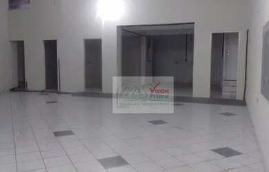 Imagem: O depósito possui 3 Vagas na garagem, 350m² de Área e está