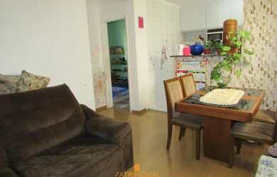 Imagem: O apartamento possui 2 Dormitórios, 1 Banheiro, 1 Vaga na garagem