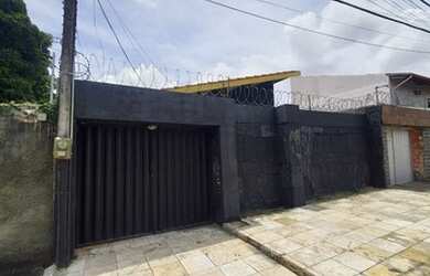 Imagem: A casa possui 4 Dormitórios, 5 Banheiros, 5 Vagas na garagem