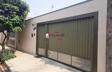 Imagem: A casa possui 2 Dormitórios, 3 Banheiros, 2 Vagas na garagem