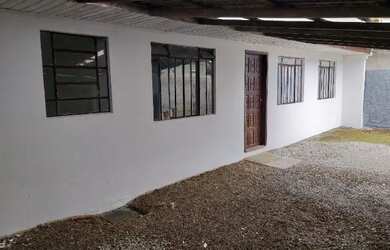 Imagem: A casa possui 2 Dormitórios, 1 Banheiro, 2 Vagas na garagem