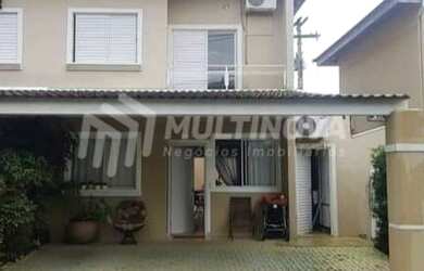 Imagem: A casa em condomínio possui 3 Dormitórios, 3 Banheiros, 2