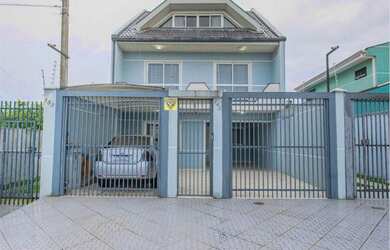 Imagem: A casa possui 4 Dormitórios, 4 Banheiros, 3 Vagas na garagem