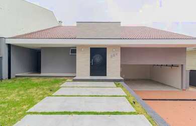 Imagem: A casa possui 5 Dormitórios, 5 Banheiros, 4 Vagas na garagem