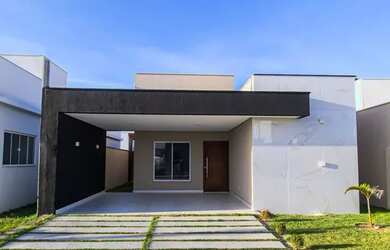 Imagem: A casa possui 3 Dormitórios, 2 Banheiros, 2 Vagas na garagem