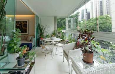 Imagem: O apartamento possui 4 Dormitórios, 4 Banheiros, 3 Vagas na