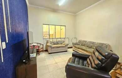 Imagem: A casa possui 4 Dormitórios, 4 Banheiros, 4 Vagas na garagem