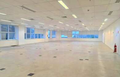 Imagem: O depósito possui 5 Vagas na garagem, 1.820m² de Área e