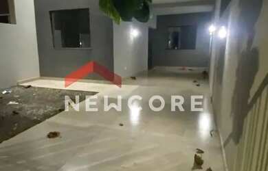 Imagem: A casa possui 3 Dormitórios, 1 Banheiro, 2 Vagas na garagem