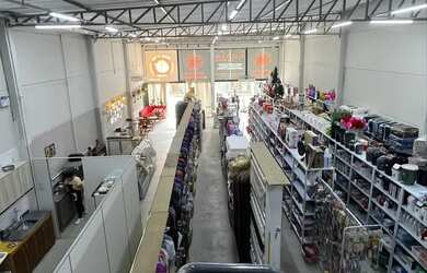 Imagem 12: Loja de utilidades e padaria