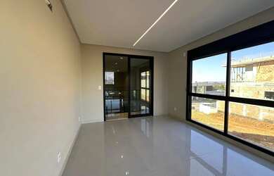 Imagem 11: Sobrado para venda possui 453 metros quadrados com 4 suítes em Jardins...