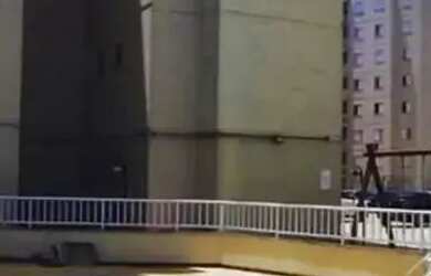 Imagem: O apartamento possui 2 Dormitórios, 2 Banheiros, 2 Vagas na