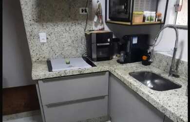Imagem: O apartamento possui 3 Dormitórios, 1 Banheiro, 1 Vaga na garagem