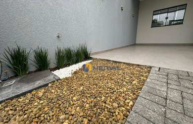 Imagem: A casa possui 3 Dormitórios, 2 Banheiros, 3 Vagas na garagem