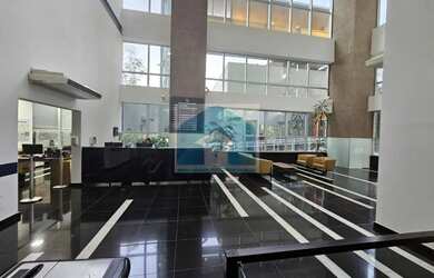 Imagem: O depósito possui 3 Vagas na garagem, 241m² de Área e está