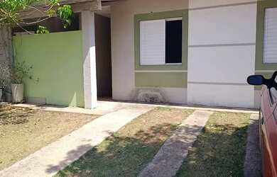 Imagem: A casa em condomínio possui 3 Dormitórios, 1 Banheiro, 2 Vagas