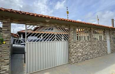 Imagem: A casa possui 3 Dormitórios, 2 Banheiros, 70m² de Área e