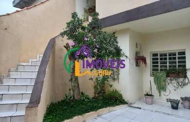 Imagem: A casa possui 4 Dormitórios, 4 Banheiros, 5 Vagas na garagem