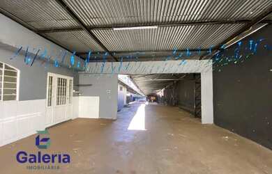 Imagem: O depósito possui 5 Vagas na garagem, 419m² de Área e está