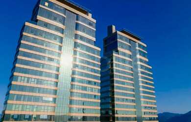 Imagem: O apartamento possui 4 Dormitórios, 5 Banheiros, 3 Vagas na