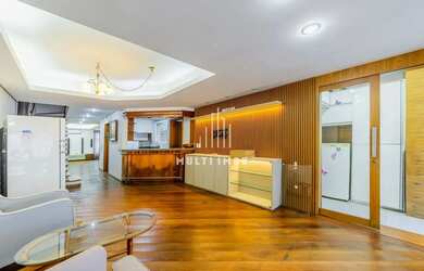 Imagem: A casa possui 3 Dormitórios, 3 Banheiros, 3 Vagas na garagem