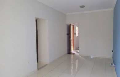 Imagem: A casa possui 3 Dormitórios, 1 Banheiro e está localizado