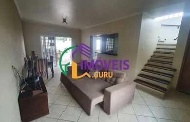 Imagem: A casa possui 3 Dormitórios, 3 Banheiros, 5 Vagas na garagem