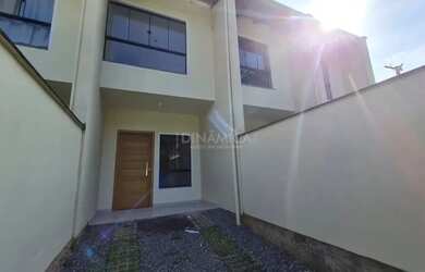 Imagem: A casa possui 2 Dormitórios, 2 Banheiros, 1 Vaga na garagem