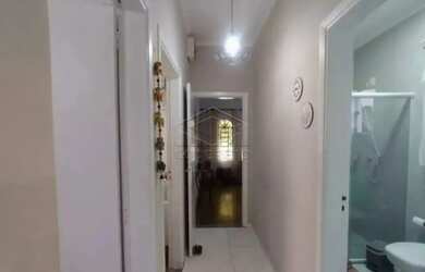 Imagem: A casa possui 4 Dormitórios, 3 Banheiros, 3 Vagas na garagem