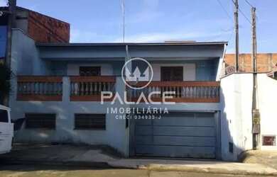 Imagem: A casa possui 2 Dormitórios, 1 Banheiro, 2 Vagas na garagem