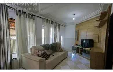 Imagem: A casa possui 3 Dormitórios, 2 Banheiros, 5 Vagas na garagem