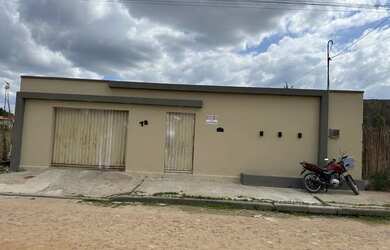 Imagem: A casa possui 3 Dormitórios, 3 Banheiros, 3 Vagas na garagem