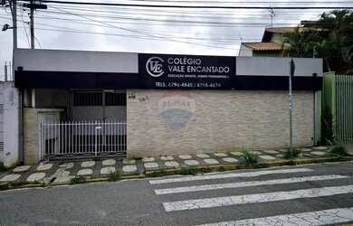 Imagem: O depósito possui 4 Vagas na garagem, 412m² de Área e está