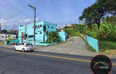 Imagem: O depósito possui 4 Vagas na garagem e 1300m² de Área e está