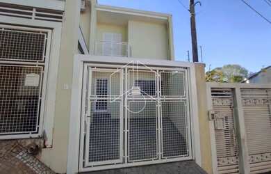 Imagem: A casa possui 2 Dormitórios, 2 Banheiros, 1 Vaga na garagem