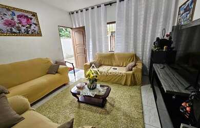 Imagem: A casa possui 4 Dormitórios, 1 Banheiro, 5 Vagas na garagem