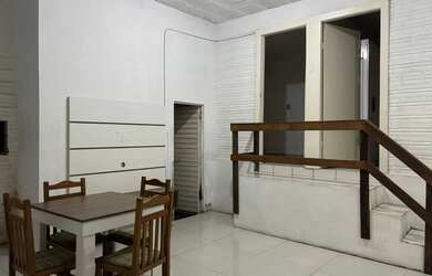 Imagem: A kitnet possui 2 Dormitórios, 1 Banheiro, 1 Vaga na garagem