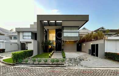 Imagem: A casa em condomínio possui 4 Dormitórios, 5 Banheiros, 4