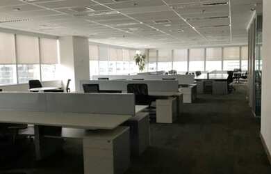 Imagem: O depósito possui 5 Vagas na garagem, 5.493m² de Área e