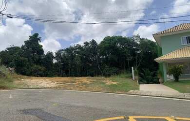 Imagem: O terreno à venda possui e está localizado em Alphaville